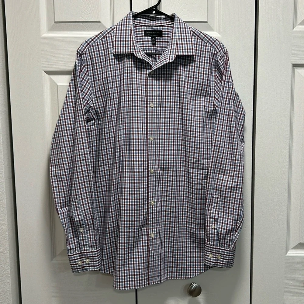 Banana Republic Non-Iron Standard Fit Red and Blue Plaid Long Sleeve Button-Up M